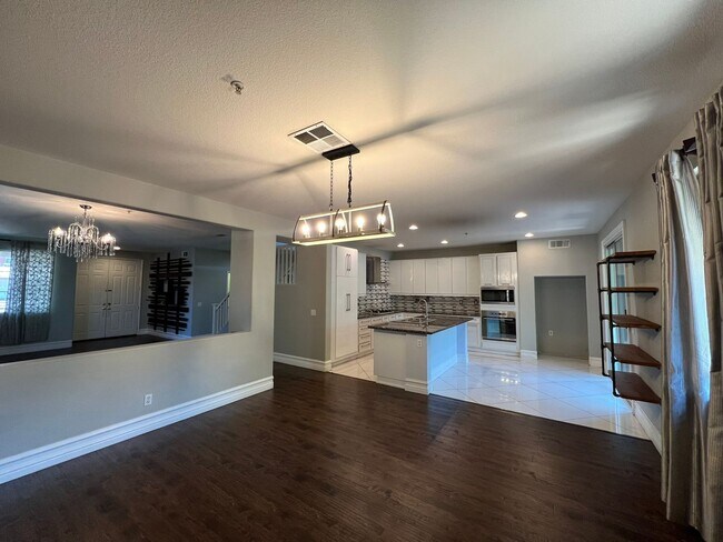 Building Photo - 13539 Whipple St