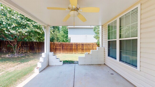 Building Photo - 4004 Ellington Dr