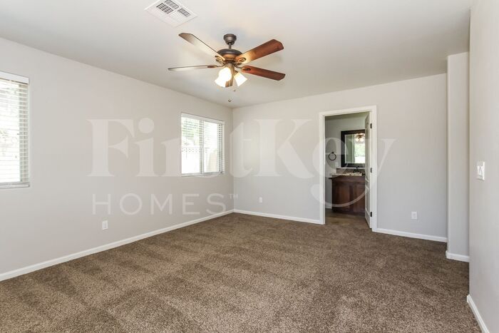Building Photo - 2722 E Cactus Rd
