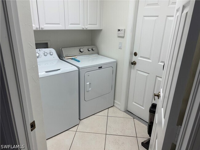 Building Photo - 1166 Royal Palm Dr