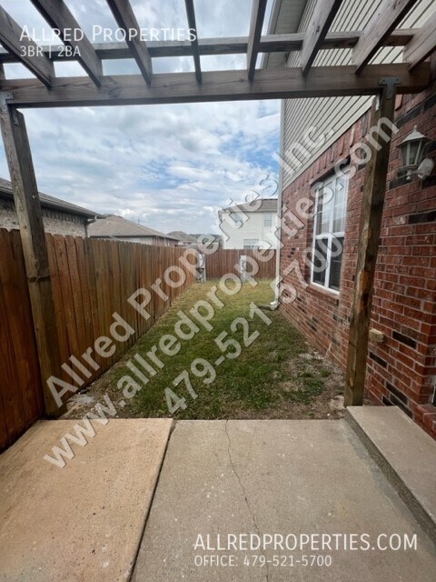 Building Photo - DUPLEX IN SPRINGDALE