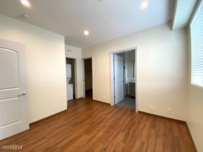 Building Photo - 953 N Normandie Ave