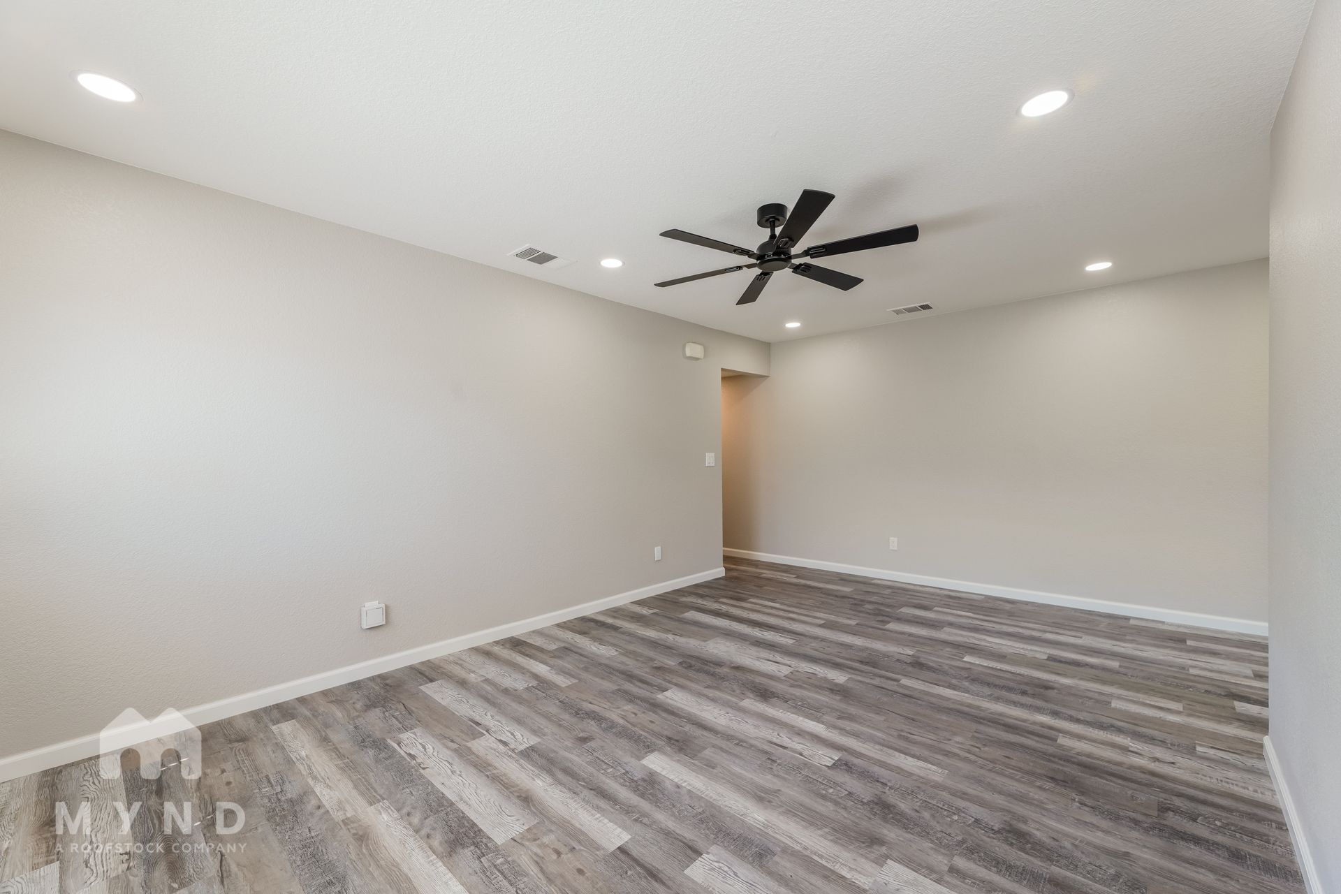 Building Photo - 905 Carro Dr