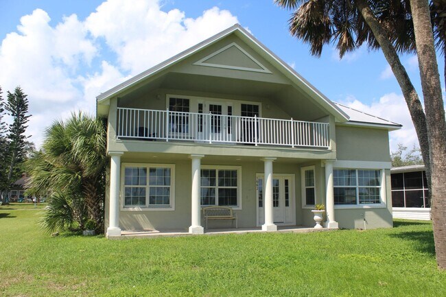 Building Photo - 3 bed 2.5 bath Riverview Home w/ Pool