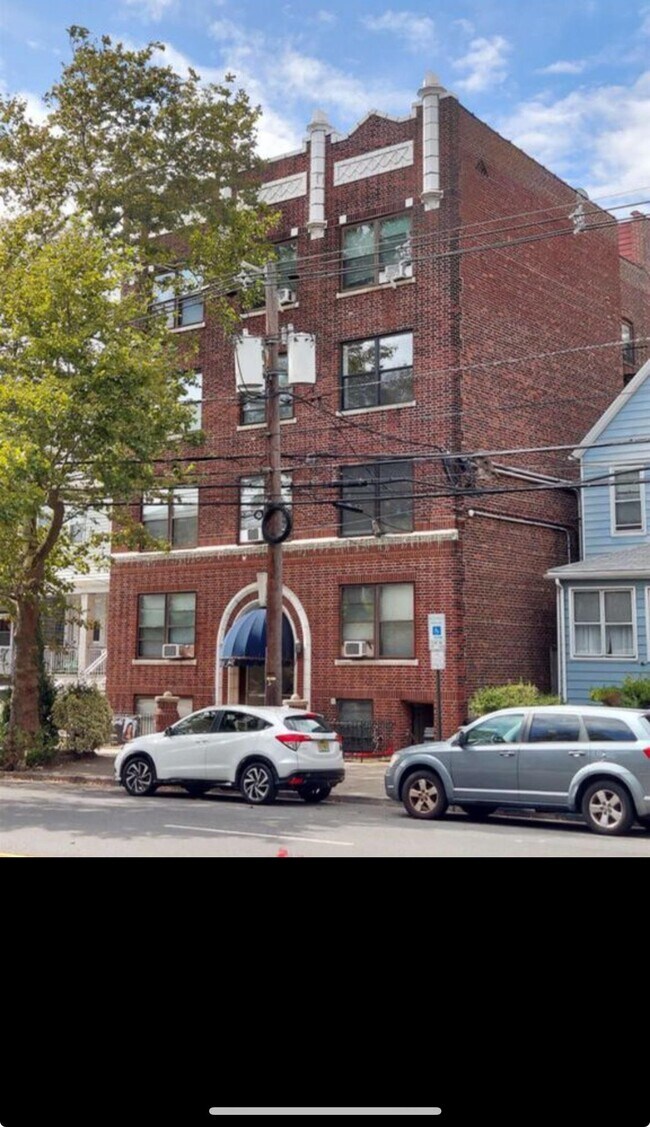 Building Photo - 427 John F. Kennedy Blvd