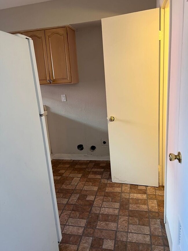 Building Photo - Spacious Three Bedroom Townhome in Westmin...