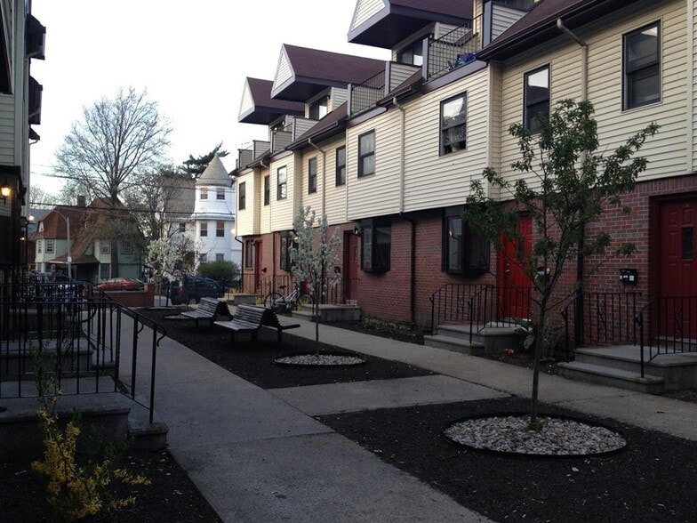 Primary Photo - 40 Ashford St