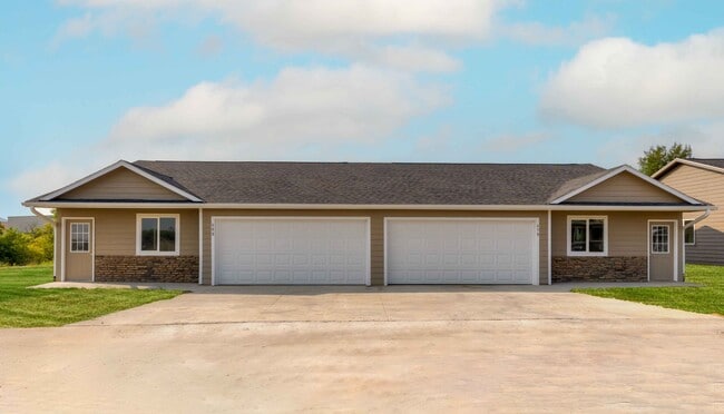 Building Photo - 3 Bedroom, Single-story Townhomes for rent...