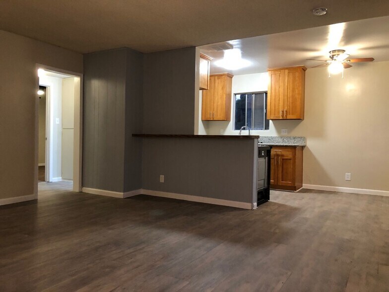 Building Photo - 2107 Earl Ave