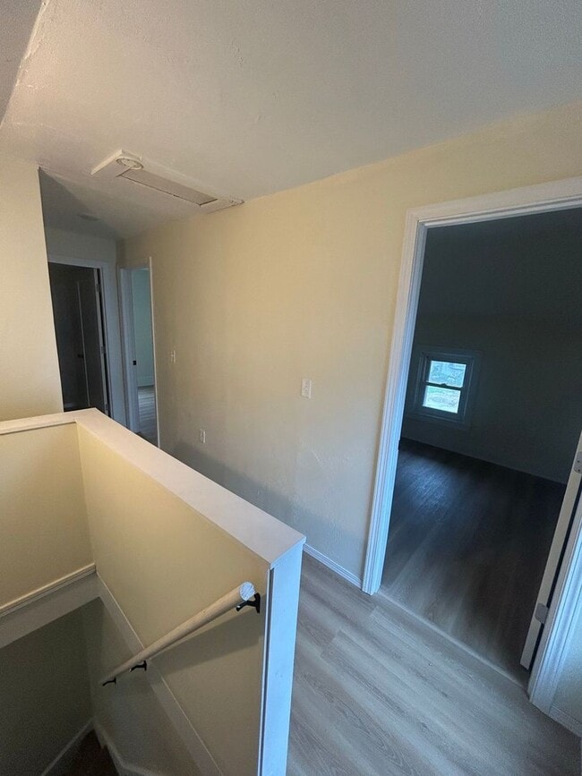 Building Photo - Single Family Home Available!