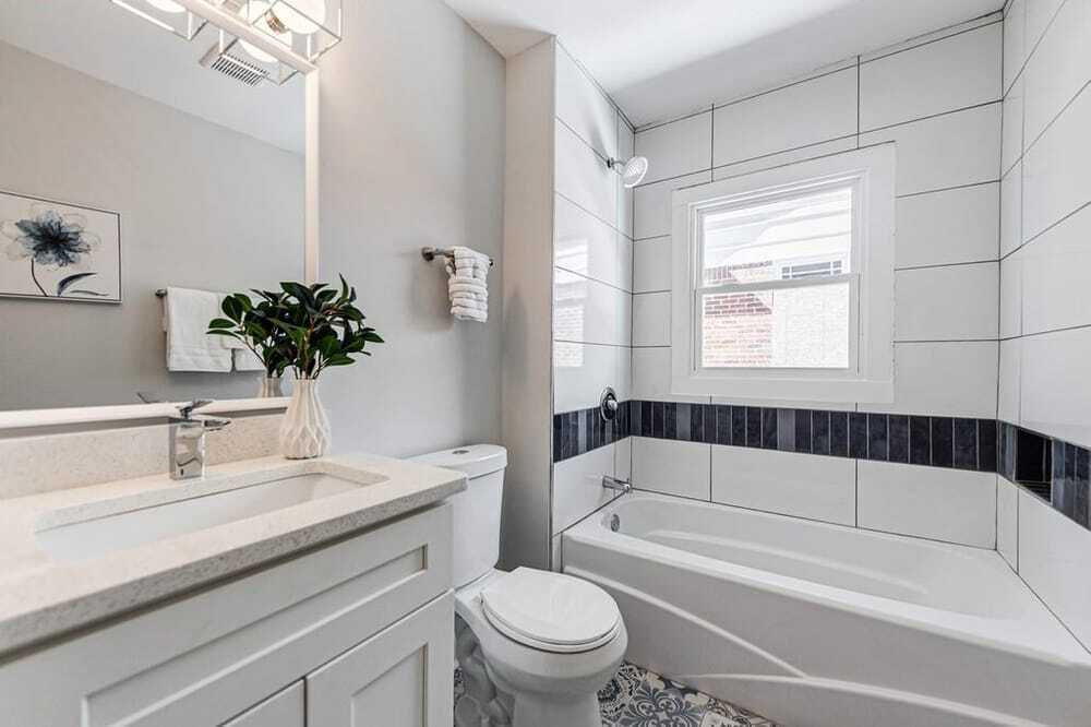 Full Bathroom with Linen Closet - 728 Pearce St SW