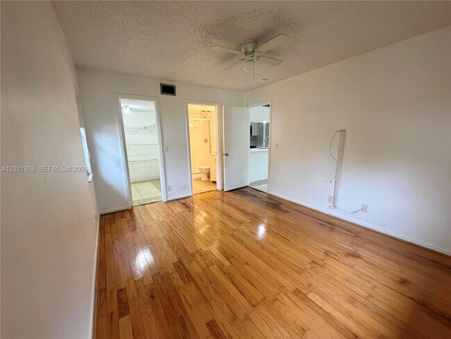 Building Photo - 7137 Golf Colony Ct