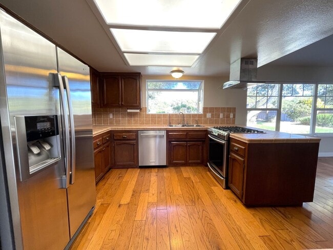 Building Photo - Beautiful Mesa Oaks Home