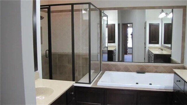 Building Photo - 6556 Bennington Bluff Ct