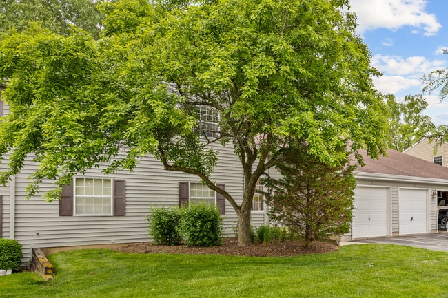 Primary Photo - 27 N Victoria Ln