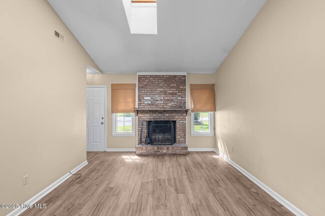 Building Photo - 141 Pine Crest Dr