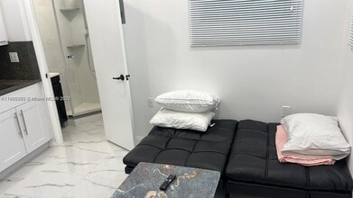 Building Photo - 1150 Normandy Dr