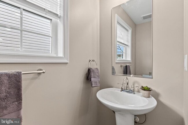 Building Photo - 22802 Lawrence Ave