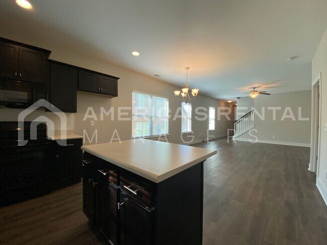 Building Photo - Large Townhome for Rent in Gardendale... Available to View Now!