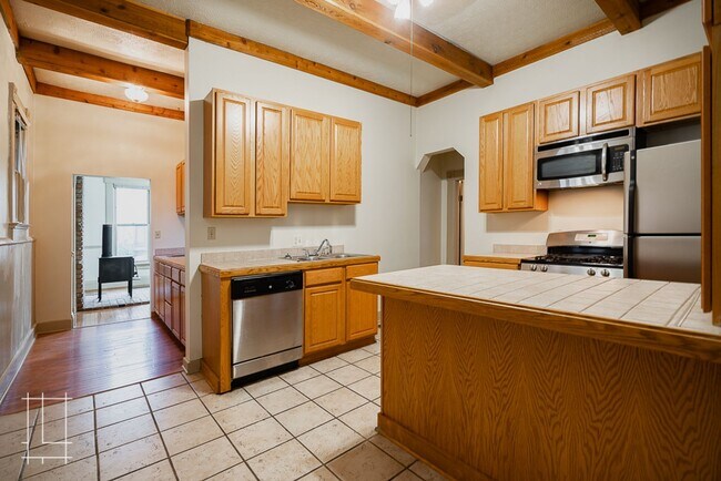 Building Photo - 836 Neil Ave