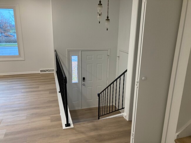 Building Photo - 431 N Thompson Rd