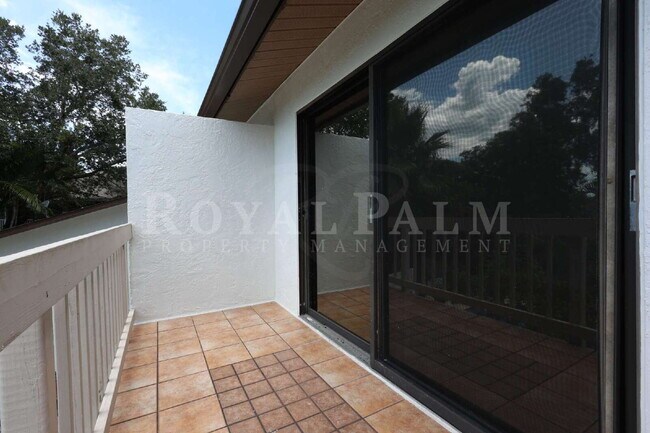 Building Photo - 2 Bed, 2.5 Bath Townhouse with Balcony, Pool & Prime Bonita Springs Location
