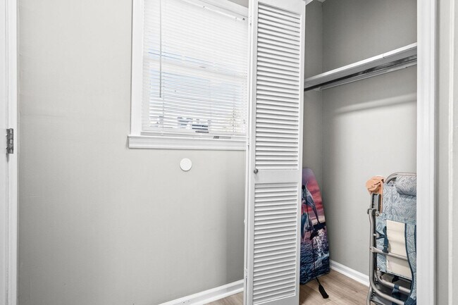 Building Photo - 405 13th Ave S