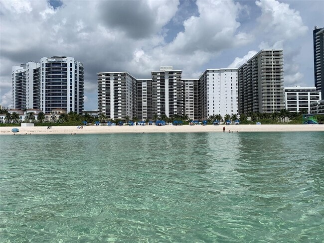 Primary Photo - 6039 Collins Ave