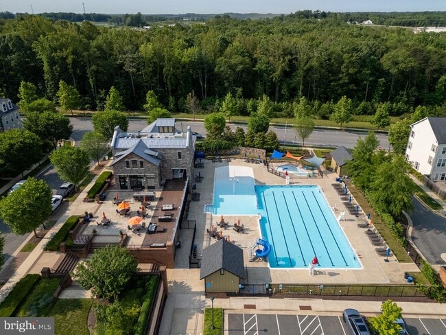 Building Photo - 214 Almond Dr