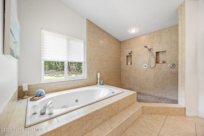 Building Photo - 3070 Rio Plumosa N