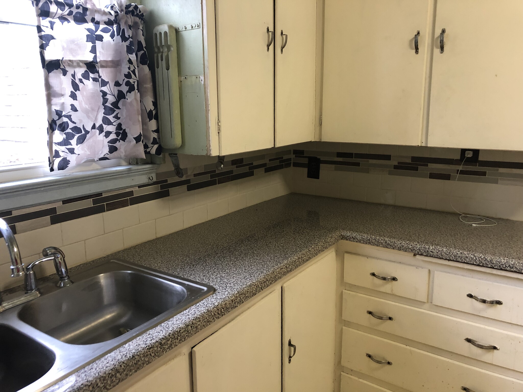 Kitchen/ New countertops, sinks - 3536 N 47th Ave