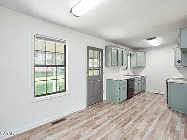 Building Photo - 52 University Cove