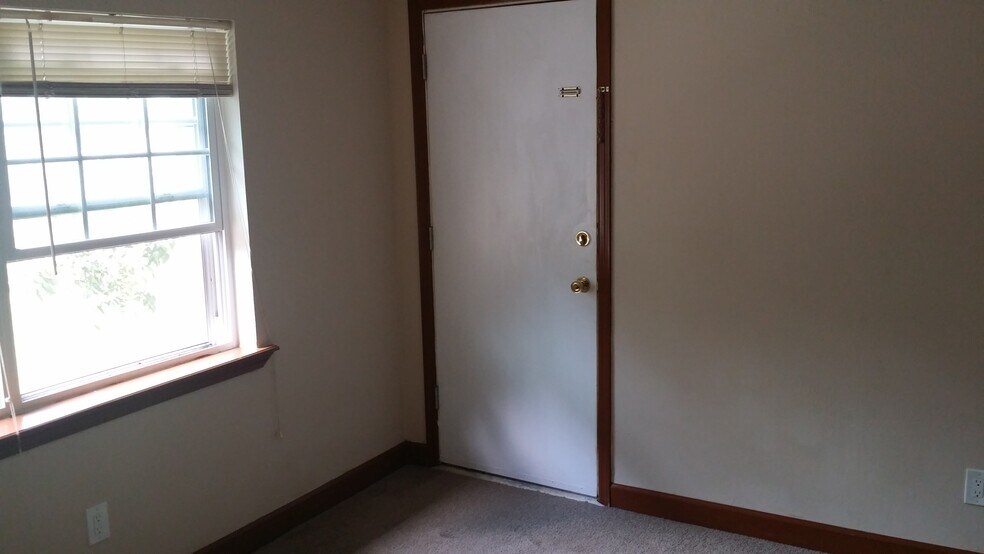 Building Photo - 2325 West Pensacola St 139