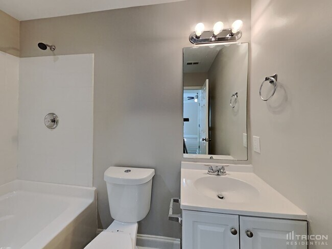 Building Photo - 2300 Saluda Dr