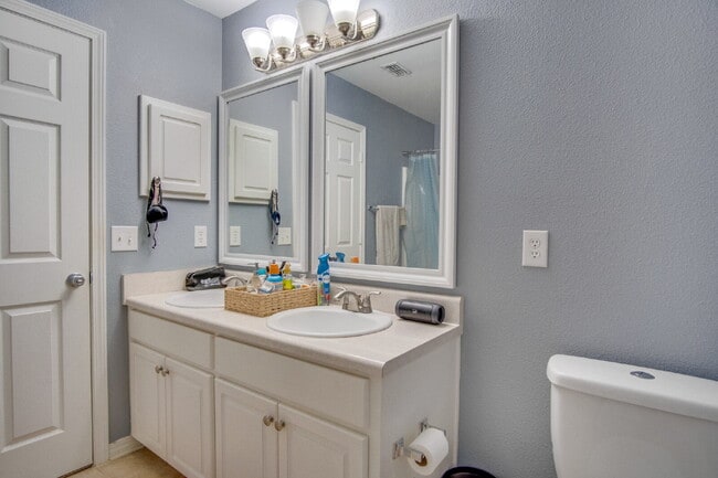 Building Photo - Move-in Special- $250 off the first month's rent.- Spacious 3 Bedroom Home Minutes from Downtown ...