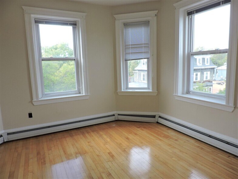 Building Photo - 274 Brookline St