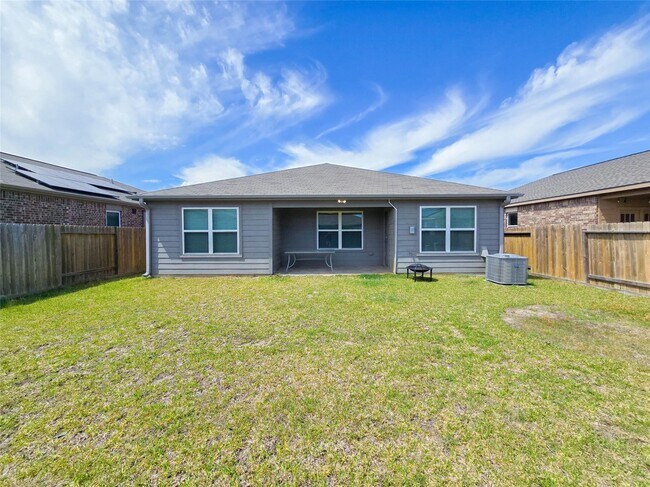 Building Photo - 332 Lone Mountain Dr