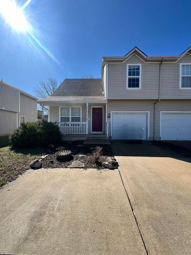 Building Photo - 3 Bed, 1.5 Bath Duplex with Garage and Extra Storage Space!