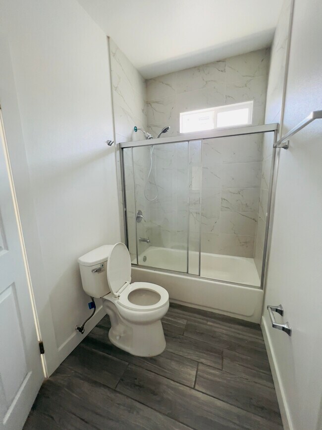 SHARED BATHROOM - 3928 S Normandie Ave