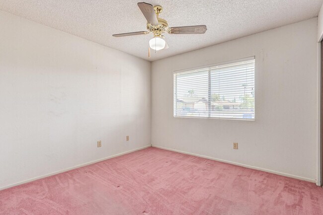 Building Photo - 1432 S Oracle