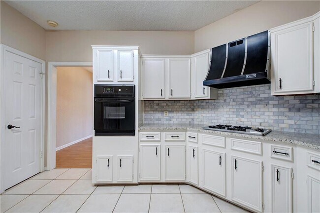 Building Photo - 1713 Woodwind Ln