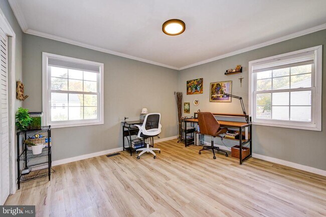 Building Photo - 325 Juniper Dr