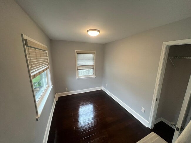 Building Photo - Cozy 3 Bedroom 2 Bath Single Family Home i...
