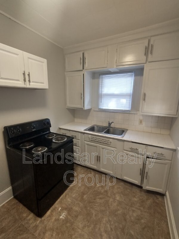 Building Photo - 1508 Sale Ave