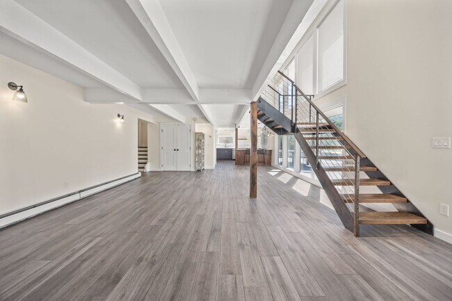 Building Photo - 5 bed 3.5 Bath Home in North Boulder W/Large Backyard, Swimming Pool & Jacuzzi!