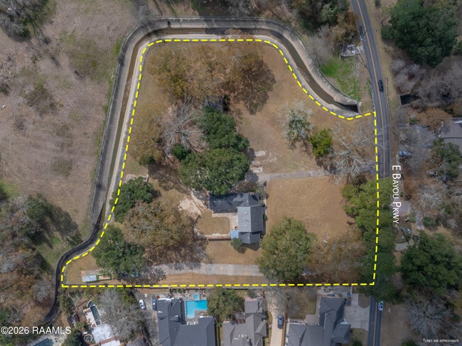 Building Photo - 1401 E Bayou Pkwy