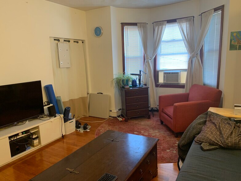 Primary Photo - 63 Webster Ave