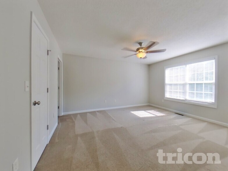 Building Photo - 228 S Red Oak Way