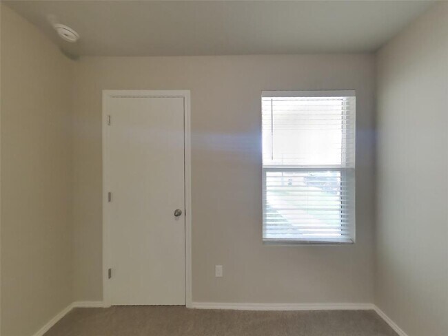 Building Photo - 5132 Saddle Clb Dr