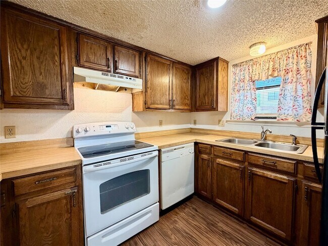 Building Photo - 3311 Fallmeadow St